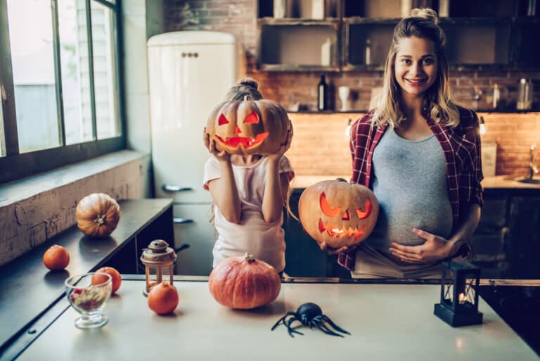 19 Cute Halloween Costume Ideas for Pregnant Moms