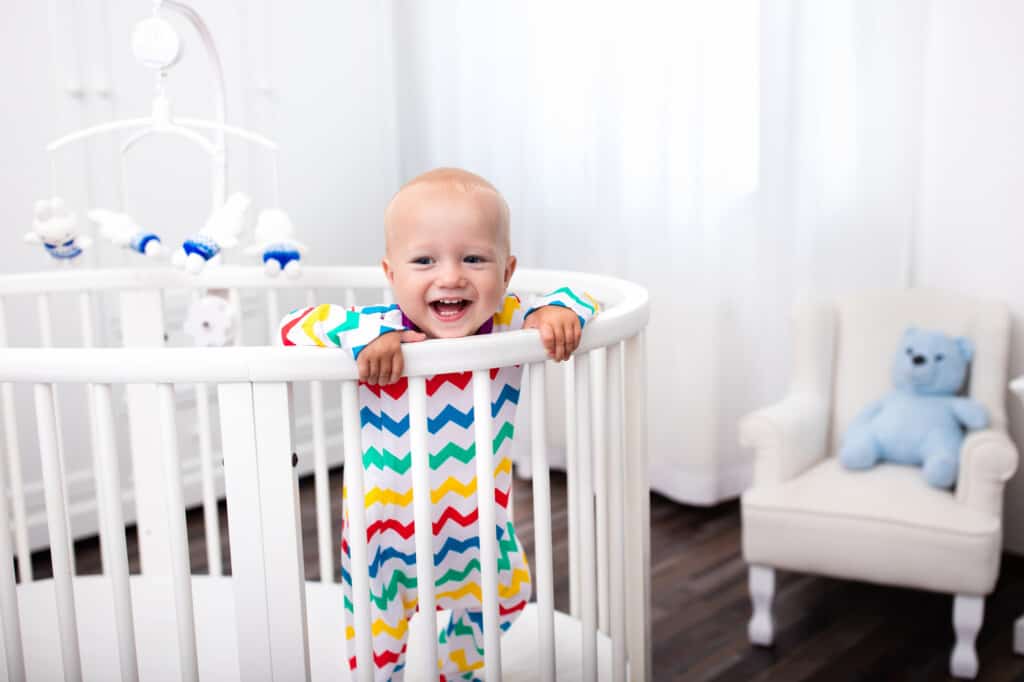 how to transition from crib to toddler bed. Tips and tricks for parents moving their baby to a bed